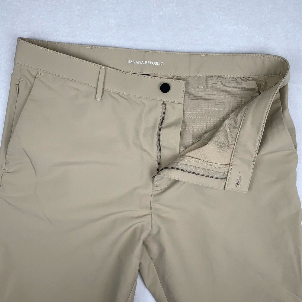 Banana Republic Pants Mens Flat Front Khaki Tan Performance Golf 38X32 Excellent